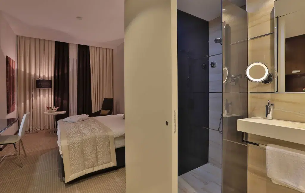 Centro Rotana Hotel 12